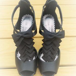 These sharp accessories desperately need a new home with a loving owner!!!